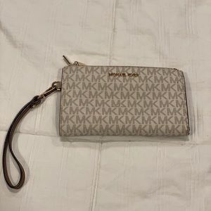 Michael Kors Jet Set Travel Double Zip Wristlet